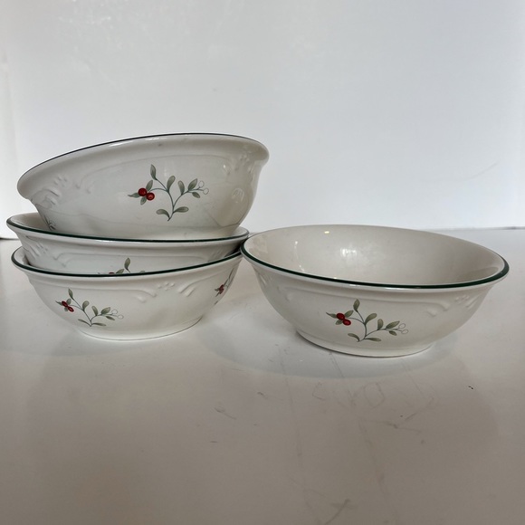 Pfaltzgraff Other - Pfaltzgraff Winterberry Cereal Bowls Set of 4